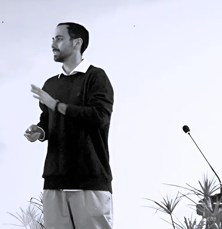 tesis_crop_bw_enh.jpeg